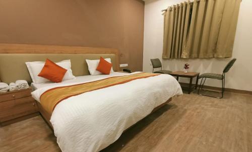 Ένα ή περισσότερα κρεβάτια σε δωμάτιο στο Greenwood Hotel