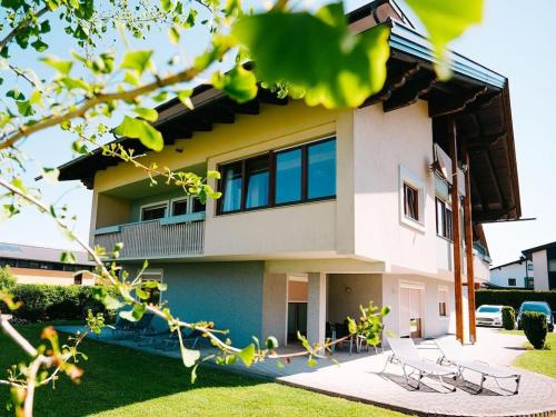 Foto dalla galleria di Apartment Suite in Villa Karglhof incl 3 bedrooms, 2 bathrooms a Faak am See