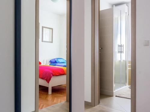 Ένα ή περισσότερα κρεβάτια σε δωμάτιο στο Apartment in Pula near the Sea and Town Center