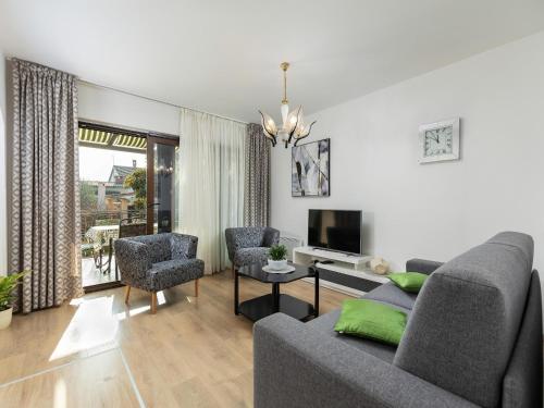 Χώρος καθιστικού στο Apartment in Pula near the Sea and Town Center