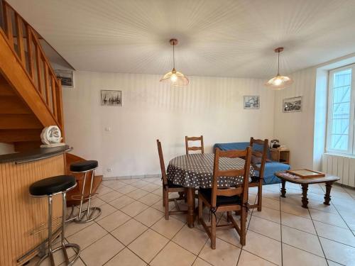 Imagen de la galería de Maison du canton proches commerces, en Grand-Village-Plage