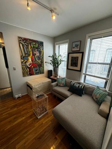 Χώρος καθιστικού στο Next to Manhattan 2 Bedrooms Apartment - Subway 20 steps, Manhattan 1 Stop