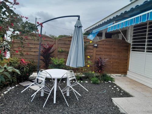 Κήπος έξω από το Appartement cosy à Anse-Bertrand de 45 m² avec jardin