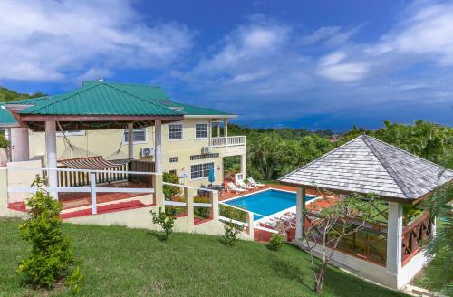 an aerial view of a house with a swimming pool at Beautiful 5-bed villa with views and pool - Decaj villa in Cap Estate