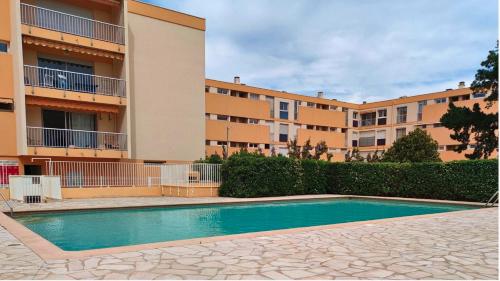 T2- Piscine- Commerces- Plages- Clim