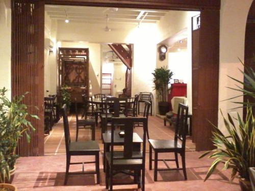 a dining room with a table and chairs in a building at Red Inn Court in George Town