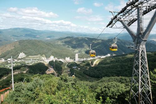 a gondola ride in the sky in the mountains at Phoenix Hotel Pyeongchang in Pyeongchang 