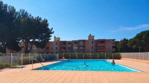 T2- Parking- Plages- Commerces