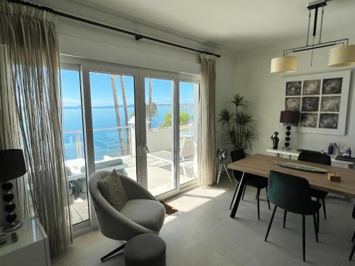 Estepona Beach Front Apartment with Stunning Sea Views