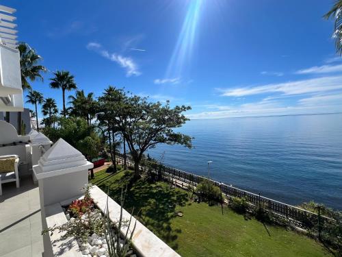 Estepona Beach Front Apartment with Stunning Sea Views