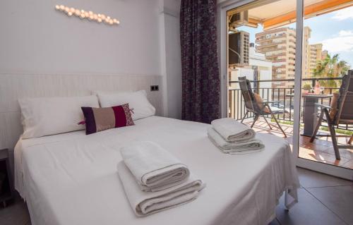 Postel nebo postele na pokoji v ubytování Ref 228 Apartamento de 1 dormitorio con vistas al mar en primera línea de playa en Los Boliches