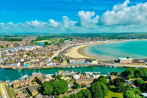 an aerial view of a city and a beach at The Seagulls 3 Bedroom House with Parking Weymouth in Weymouth