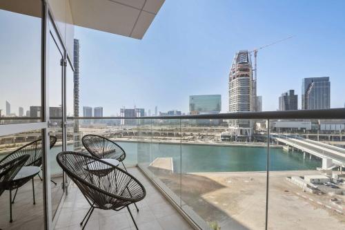 a balcony with chairs and a view of the city at Silkhaus Al Reem island Modern 1BDR in Abu Dhabi
