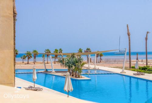 Ollystays Mangroovy Seaview 1BR Beach and Pool Free access