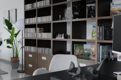 Perpustakaan di apartmen