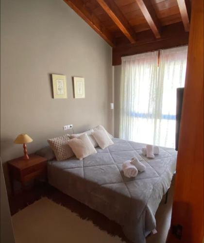 a bedroom with a bed with towels on it at El Cerrito de la Vega in La Virgen de la Vega
