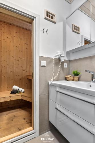 a bathroom with a shower and a sink at Ferienhaus Strandperle Marina Wendtorf in Wendtorf