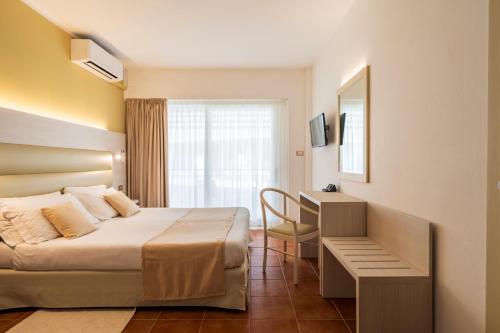 a hotel room with a bed and a window at Hotel Florida in Alghero