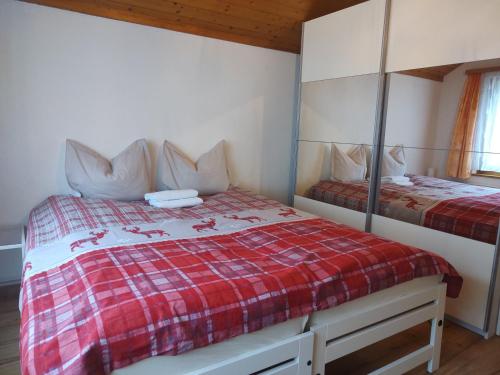 a bedroom with two beds and a mirror at Klein aber fein in Escholzmatt