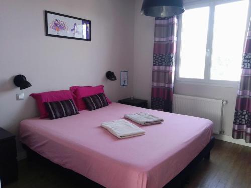 Photo de la galerie de l'établissement Spacious family home in a great location, à Saint-Nazaire