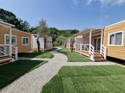 a walkway leading to a row of modular homes at Mobile Home Charme 177 in Pietra Ligure