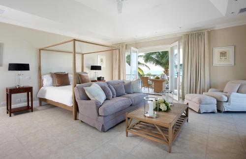 Un lugar para sentarse en Blue Waters Resort and Spa