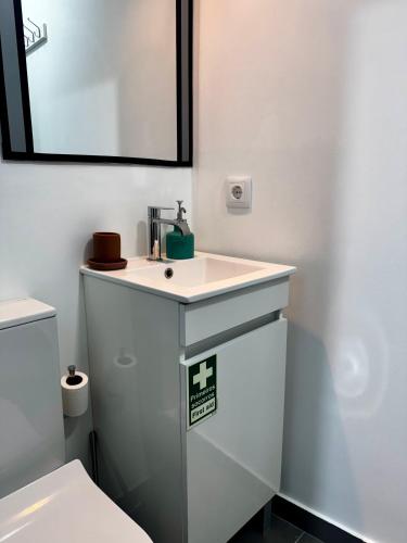a bathroom with a sink and a toilet at Villa R Relíquia in Machico