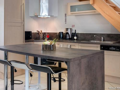 Photo de la galerie de l'établissement Maison rénovée à Locmiquélic : 3 min du Batobus, proche sentiers et commerces, 4-6 pers. - FR-1-349-128, à Locmiquélic