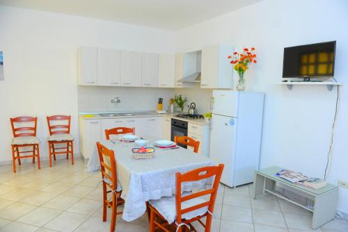 Dapur atau dapur kecil di Il Trullo di Pina a 2 minuti da spiaggia sabbiosa