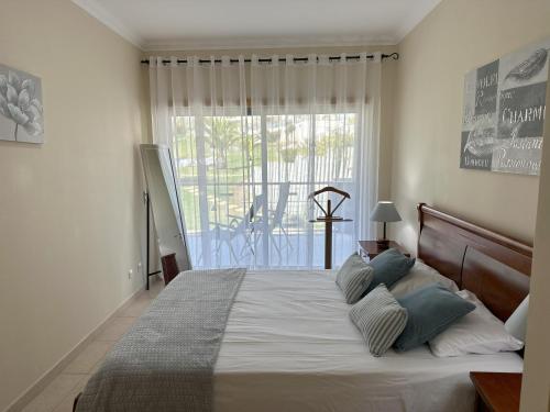Albufeira, piscine & jardin, tennis, a 1000 m de la plage , 2 chambres