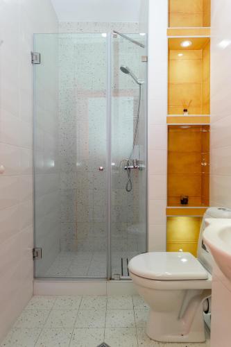 Ένα μπάνιο στο Ortachala Apartments