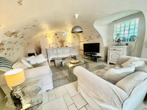 Photo de la galerie de l'établissement Villa 2 chambres avec piscine, à Roquefort-les-Pins