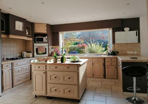 Photo de la galerie de l'établissement Villa 2 chambres avec piscine, à Roquefort-les-Pins