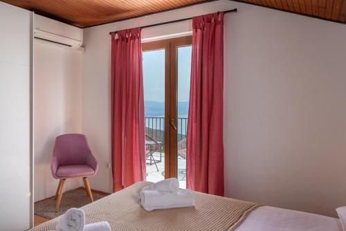 Voodi või voodid majutusasutuse Holiday Home in Icici with Seaview, Balcony, Air condition, WIFI (4683-1) toas