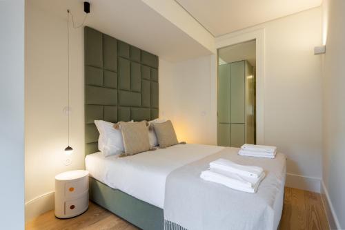 Postel nebo postele na pokoji v ubytování ORM Batalha Apartments