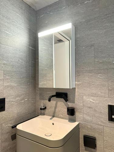 Ένα μπάνιο στο Luxury Studio 111 - Orange