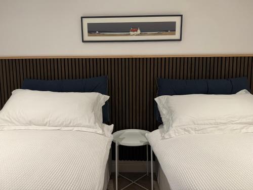 two beds sitting next to each other in a bedroom at Spacious, Worcester city centre 2 bedroom apartment in Worcester