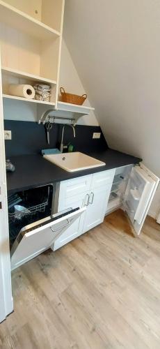a kitchen with a sink and a counter at Steinaublick Ferienwohnung - Schnell in Hamburg-Lübeck-Lüneburg-Schwerin-Ostsee in Büchen