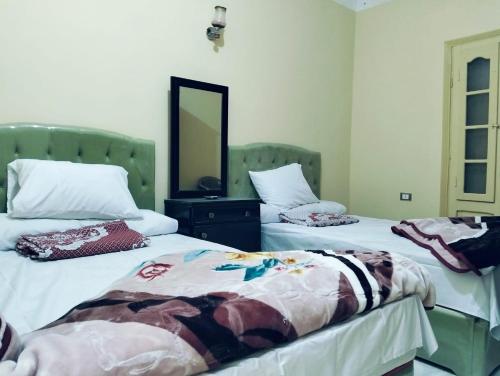 Postel nebo postele na pokoji v ubytování فندق العجواني