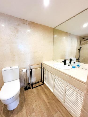 a bathroom with a toilet and a sink at Ibiza Port Rooms in Ibiza Town