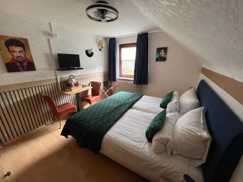 Postel nebo postele na pokoji v ubytování Am Obersee Hotel