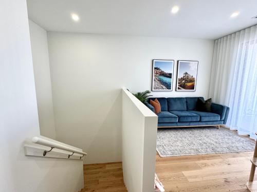 Posezení v ubytování 'Sandbar Escape' 3BR Beach House at Henley Beach
