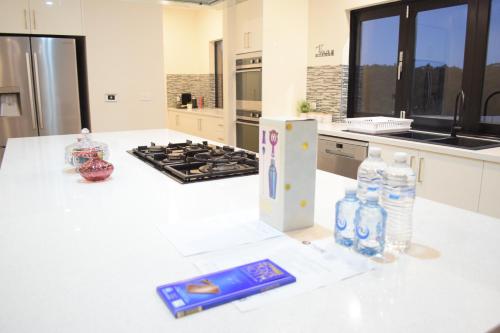 Una cocina o zona de cocina en The Hidden Paradise in the Valley