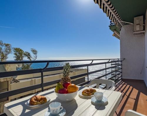 Mediterráneo 6 9 Charming Beachfront 1Bedroom with Stunning Sea Views