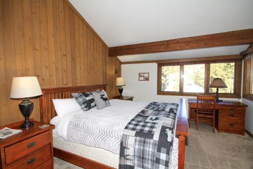 a bedroom with a bed and a desk and a window at Mountainback 19 Loft Den in Mammoth Lakes