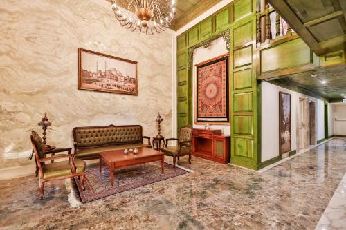 Гостиная зона в Emerald Mansion Hotel