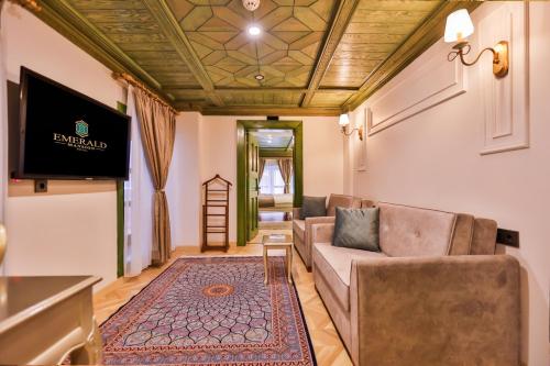 Телевизор и/или развлекательный центр в Emerald Mansion Hotel