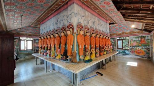 a room with a painting of people in orange at RKO Villa27 - Unawatuna in Habaraduwa