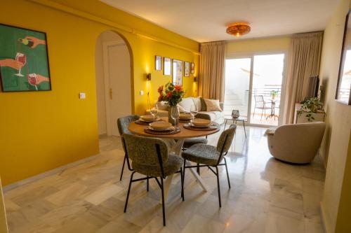 Beachfront Apartment with Rooftop Terrace - Manilva - La Duquesa