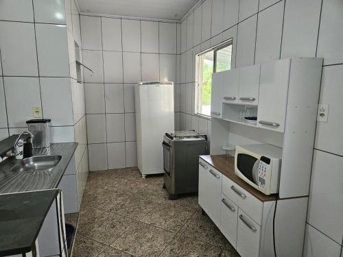 Η κουζίνα ή μικρή κουζίνα στο Casa em Aparecida